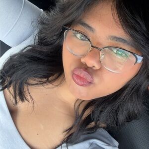 Meet your Posher, Ysa